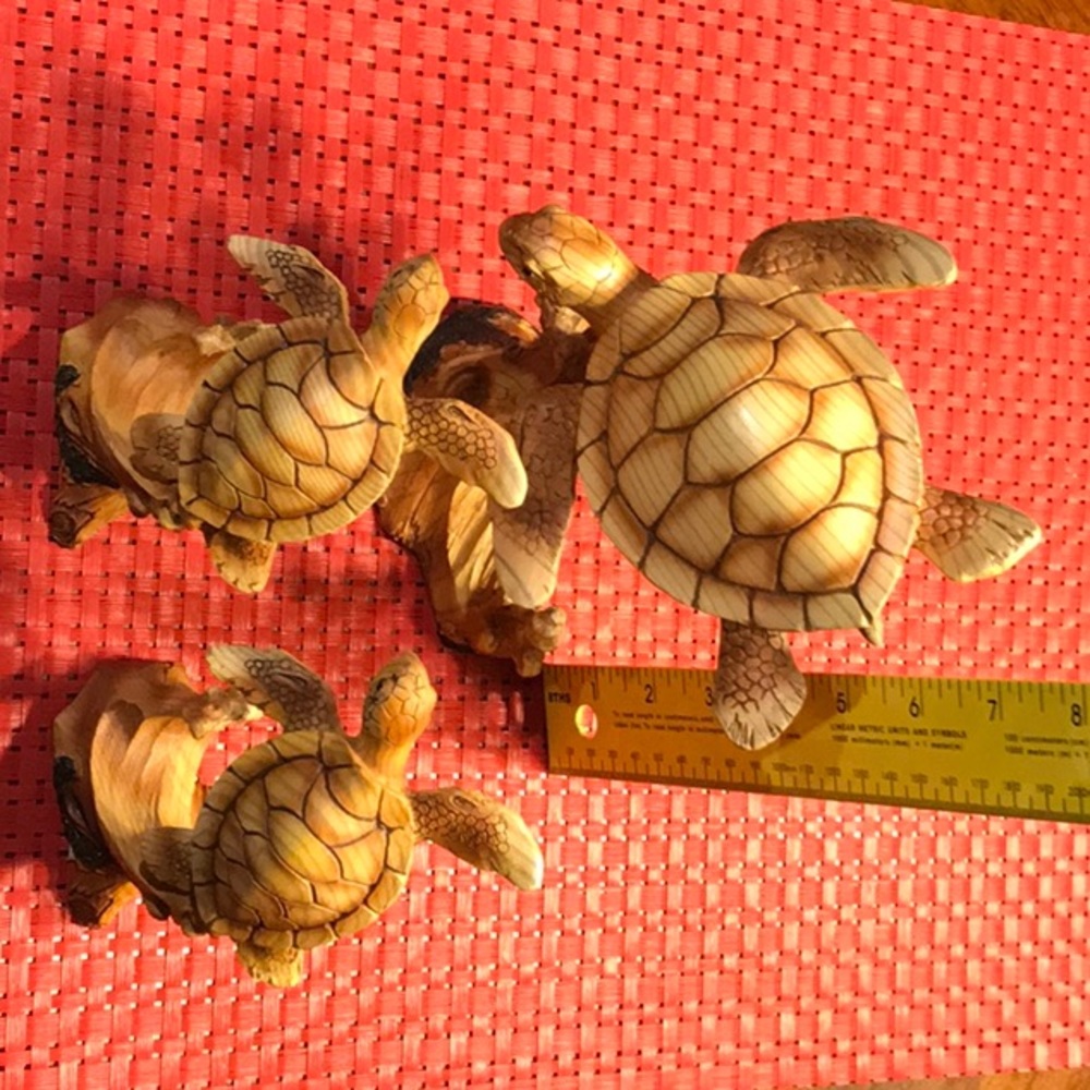 Sea turtle wooden figurines